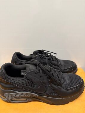 Nike Gray Swoosh Sneakers Nike Air Max Excee sneakers Triple Black 9